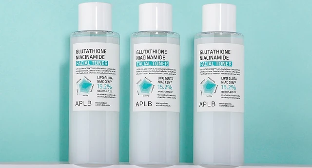 Facial toner bottle details