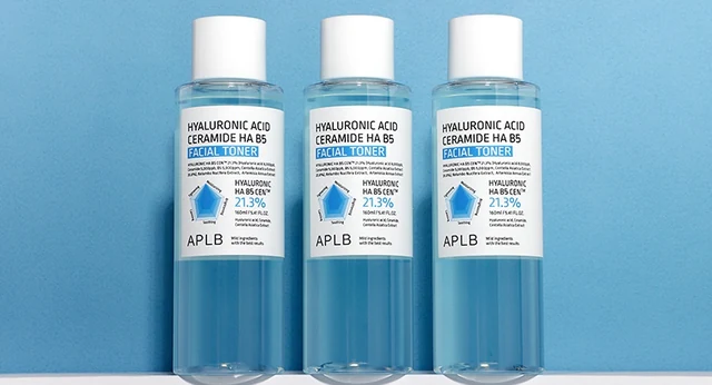 Hyaluronic acid toner bottle details